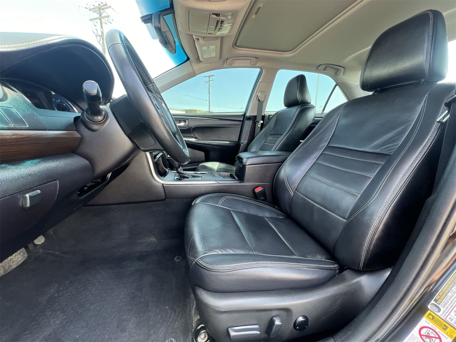 2016 Toyota Camry XLE 17