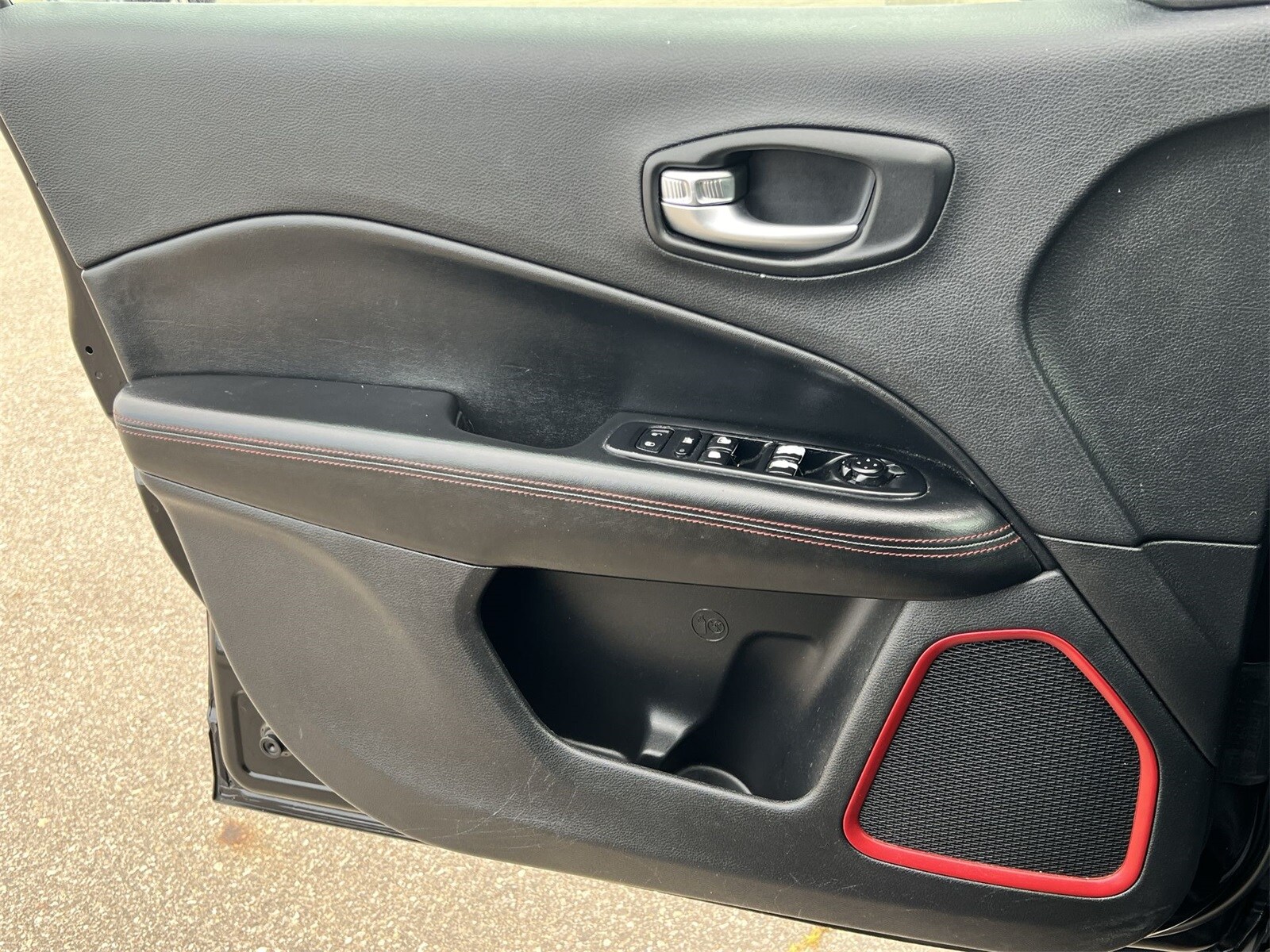 Thumbnail: 2020 Jeep Compass - 30