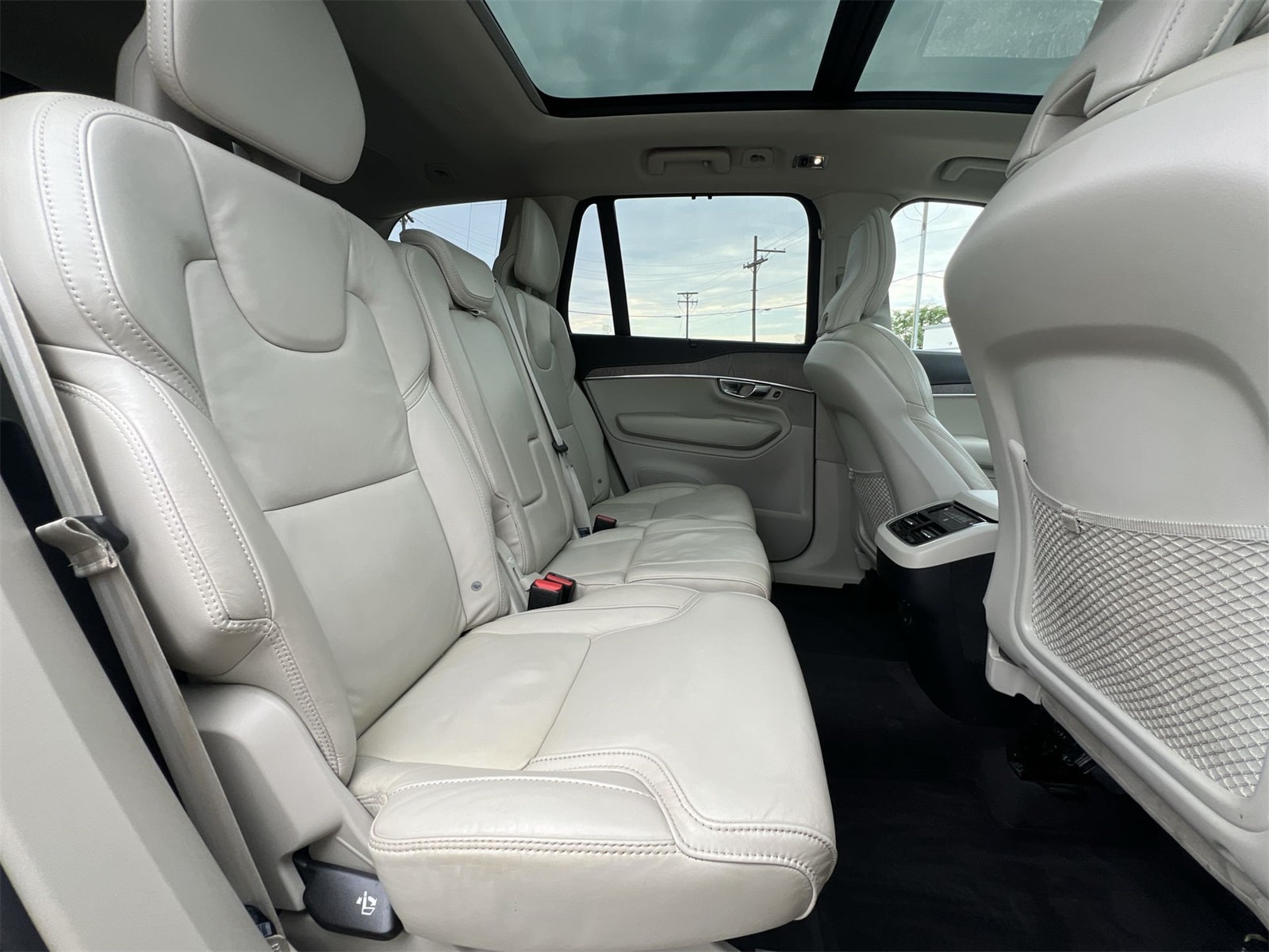 Thumbnail: 2022 Volvo XC90 - 21