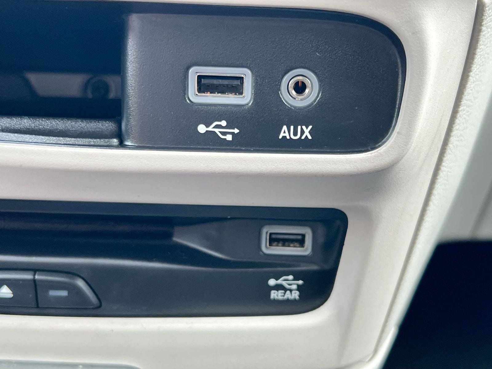 Thumbnail: 2019 Chrysler Pacifica - 31