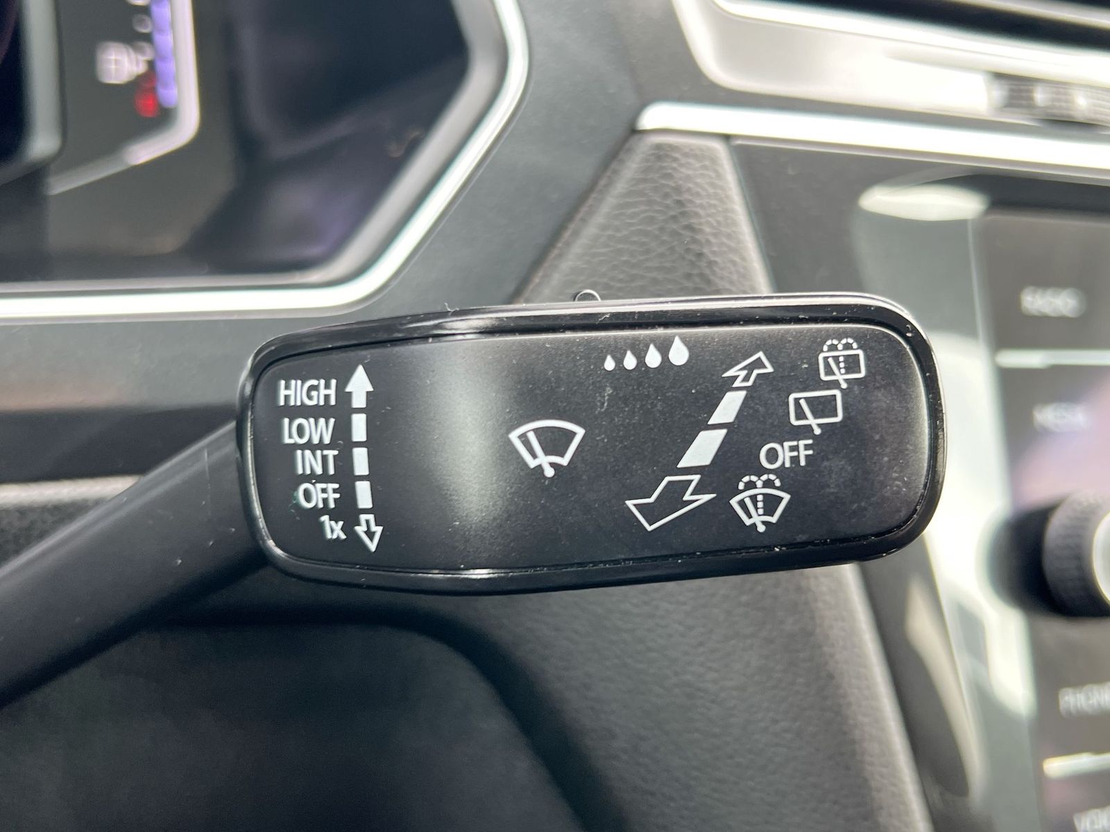 Thumbnail: 2019 Volkswagen Tiguan - 25