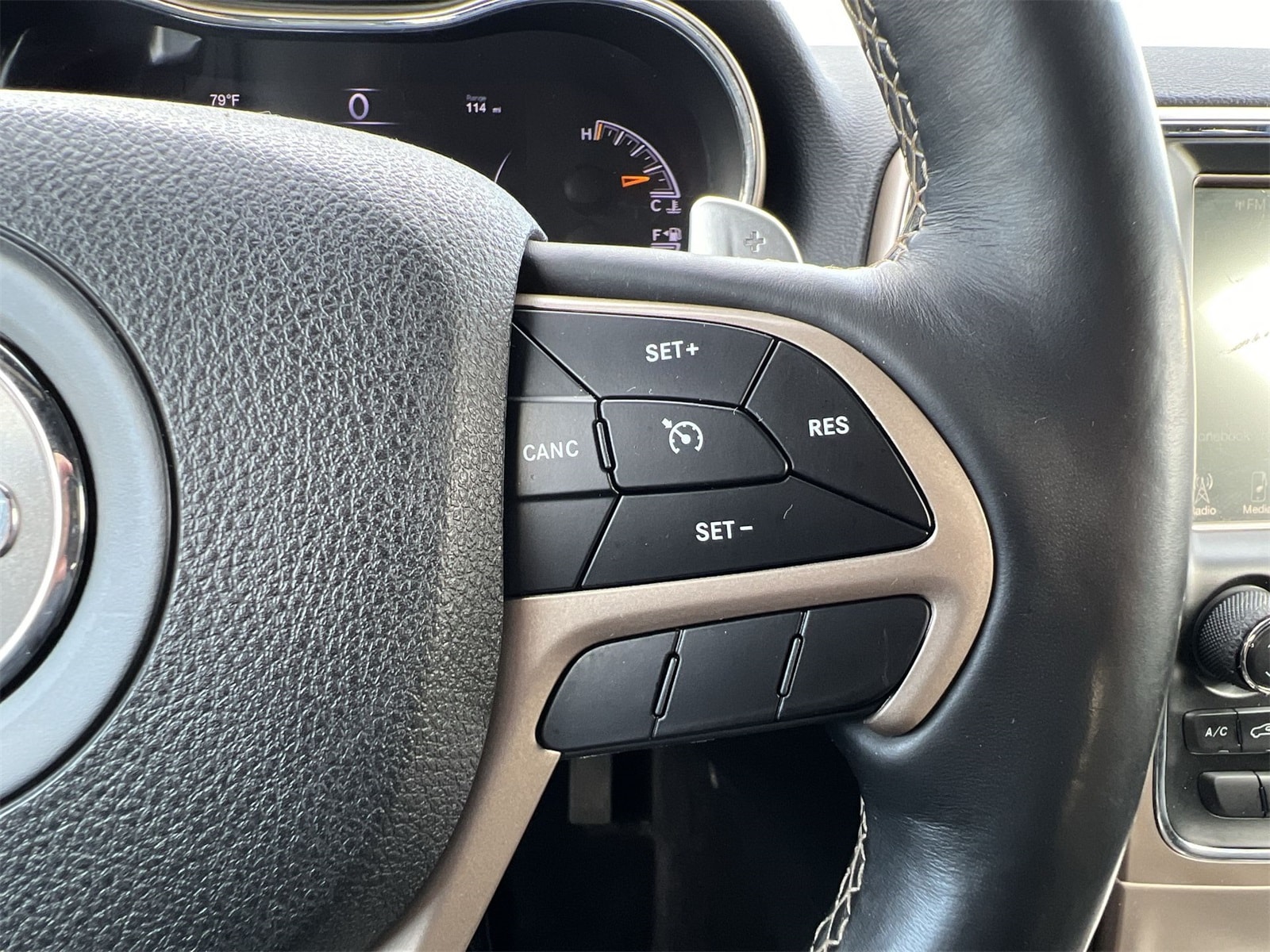 Thumbnail: 2017 Jeep Grand Cherokee - 25