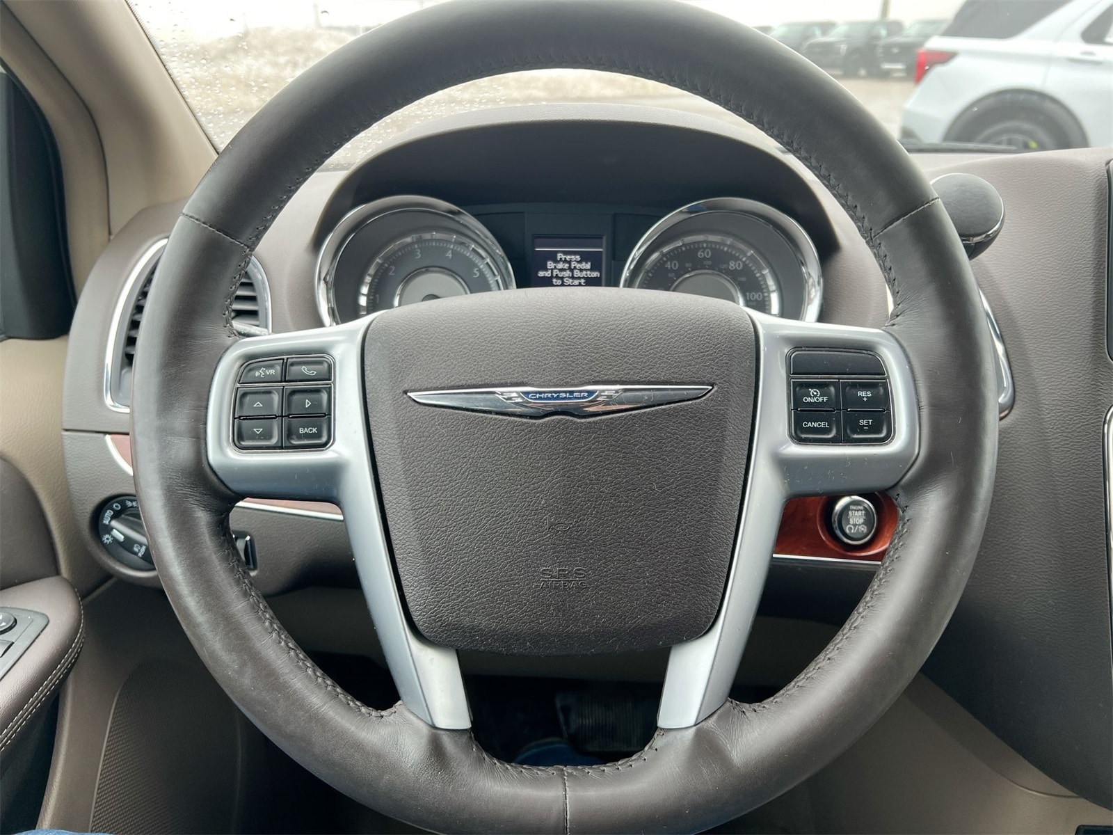 Thumbnail: 2013 Chrysler Town & Country - 22