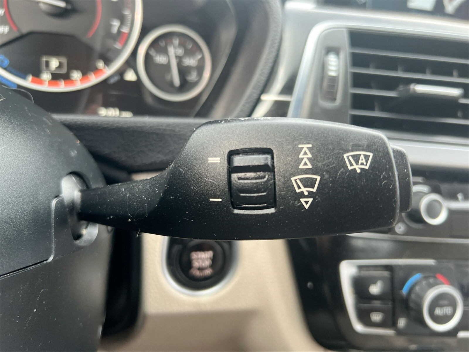 Thumbnail: 2017 BMW 3 Series - 27