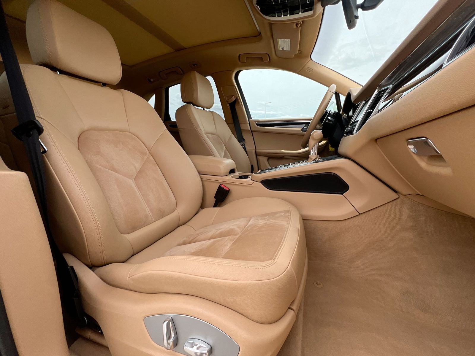 Thumbnail: 2015 Porsche Macan - 21