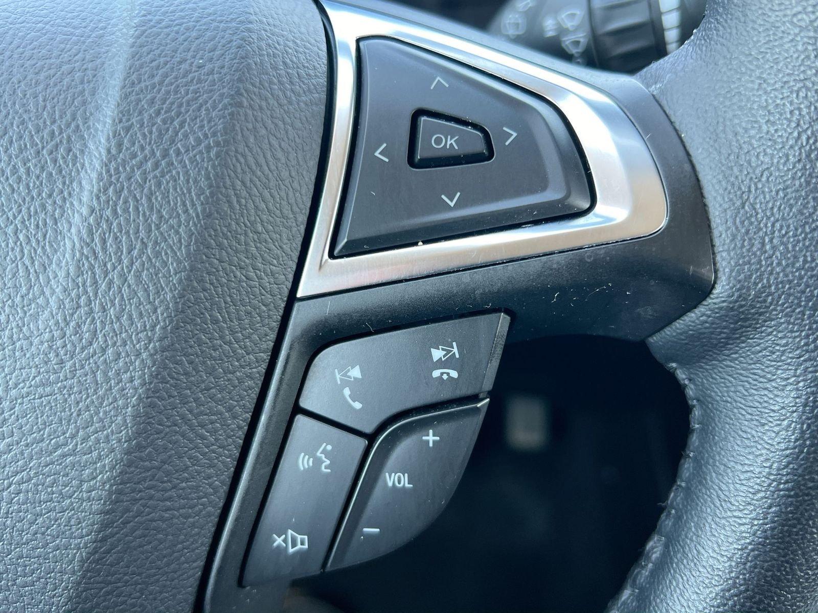 Thumbnail: 2024 Ford Edge - 24