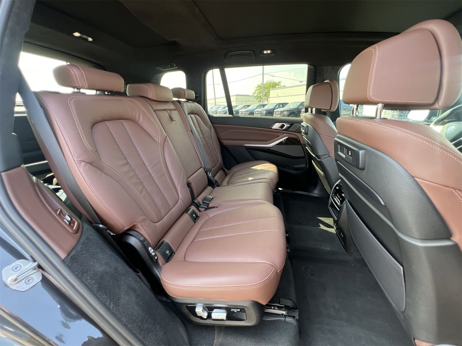 Thumbnail: 2021 BMW X7 - 21