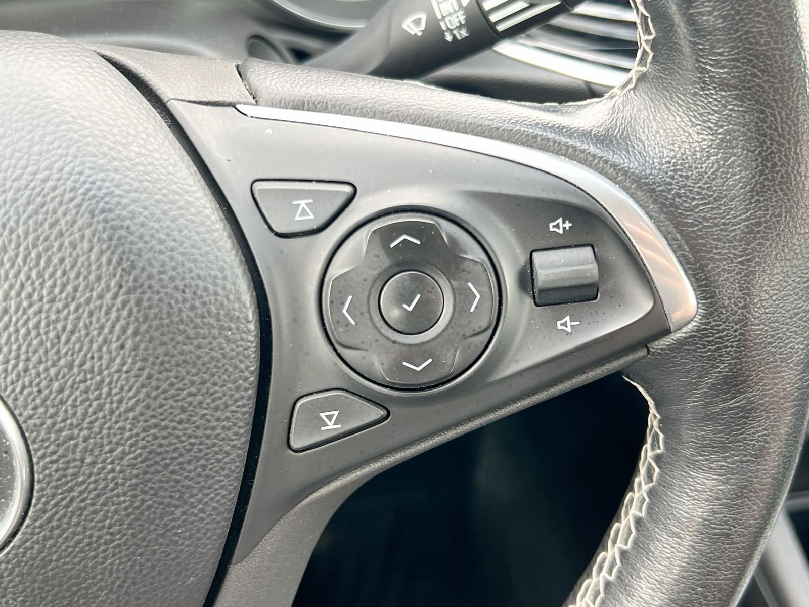 Thumbnail: 2018 Buick Regal - 24