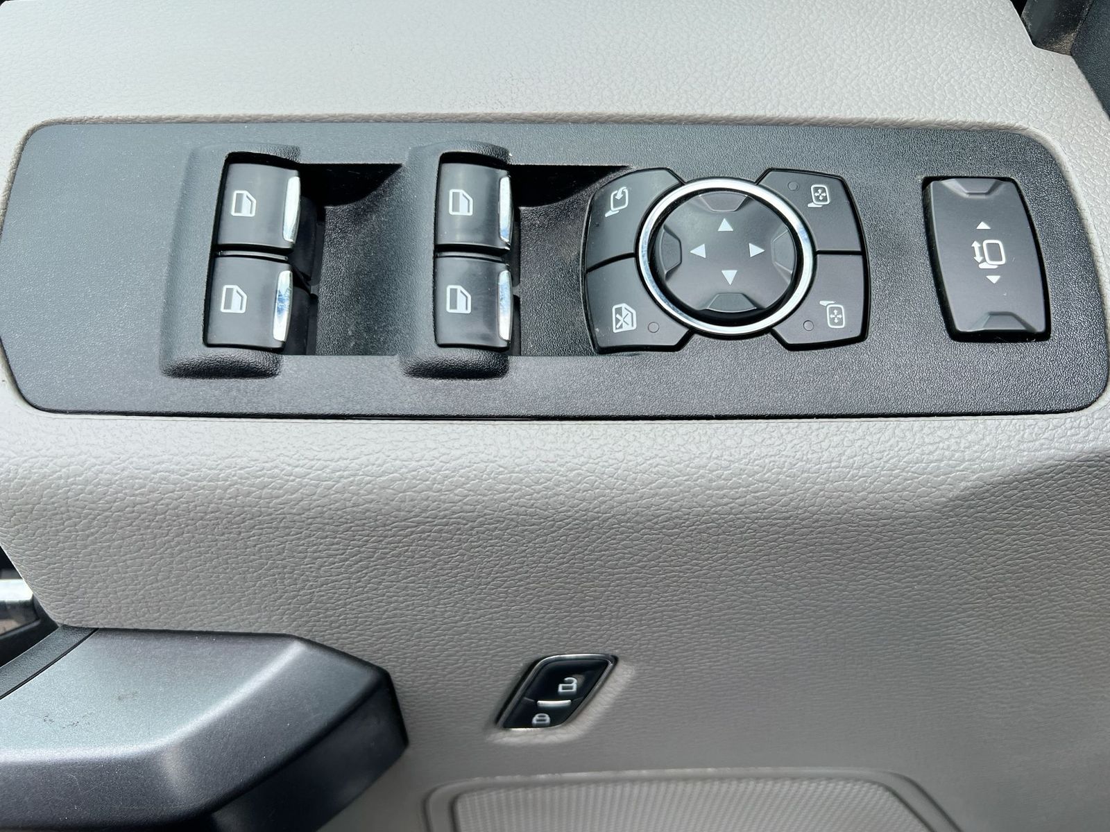 Thumbnail: 2022 Ford F-350 - 17