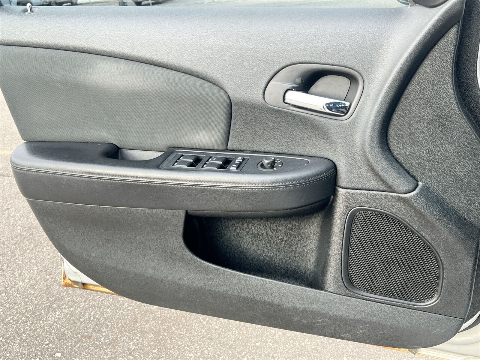 Thumbnail: 2012 Chrysler 200 - 28