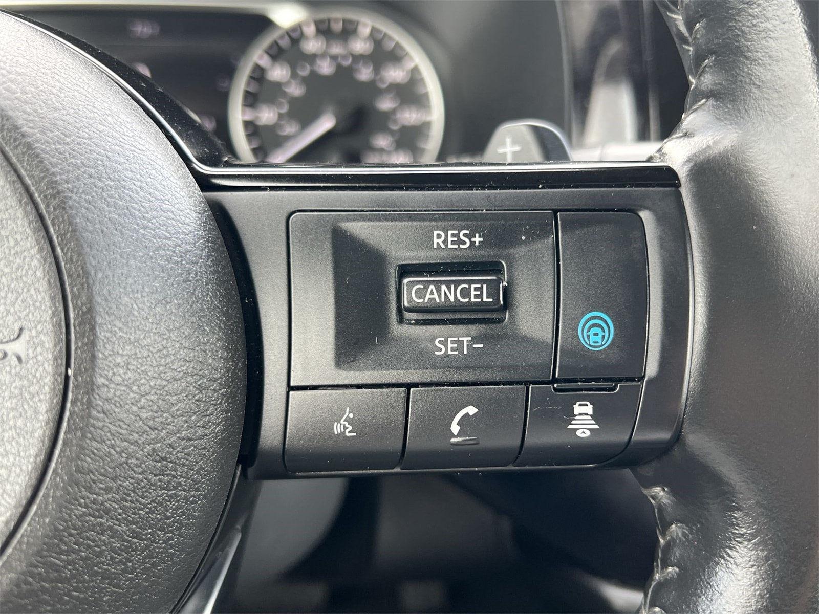 Thumbnail: 2023 Nissan Pathfinder - 25