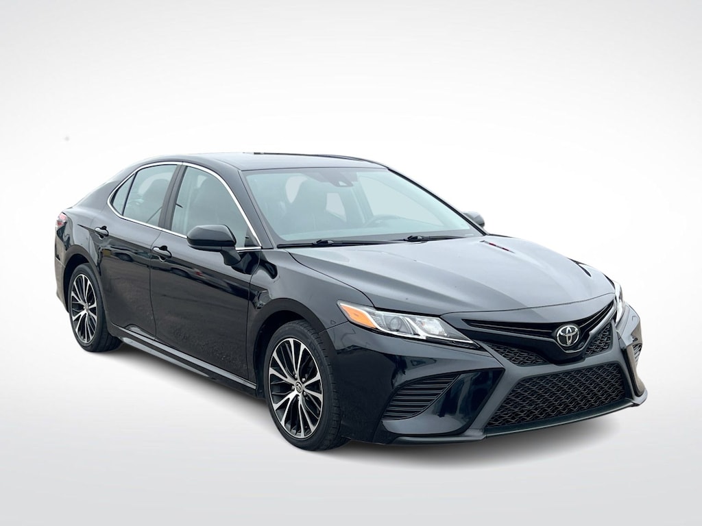 Used 2020 Toyota Camry SE Sedan