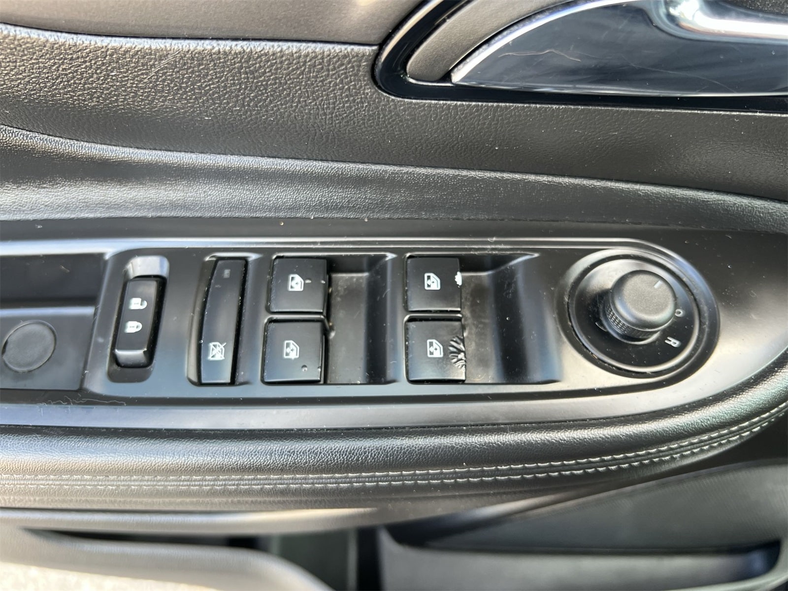 Thumbnail: 2018 Buick Encore - 17