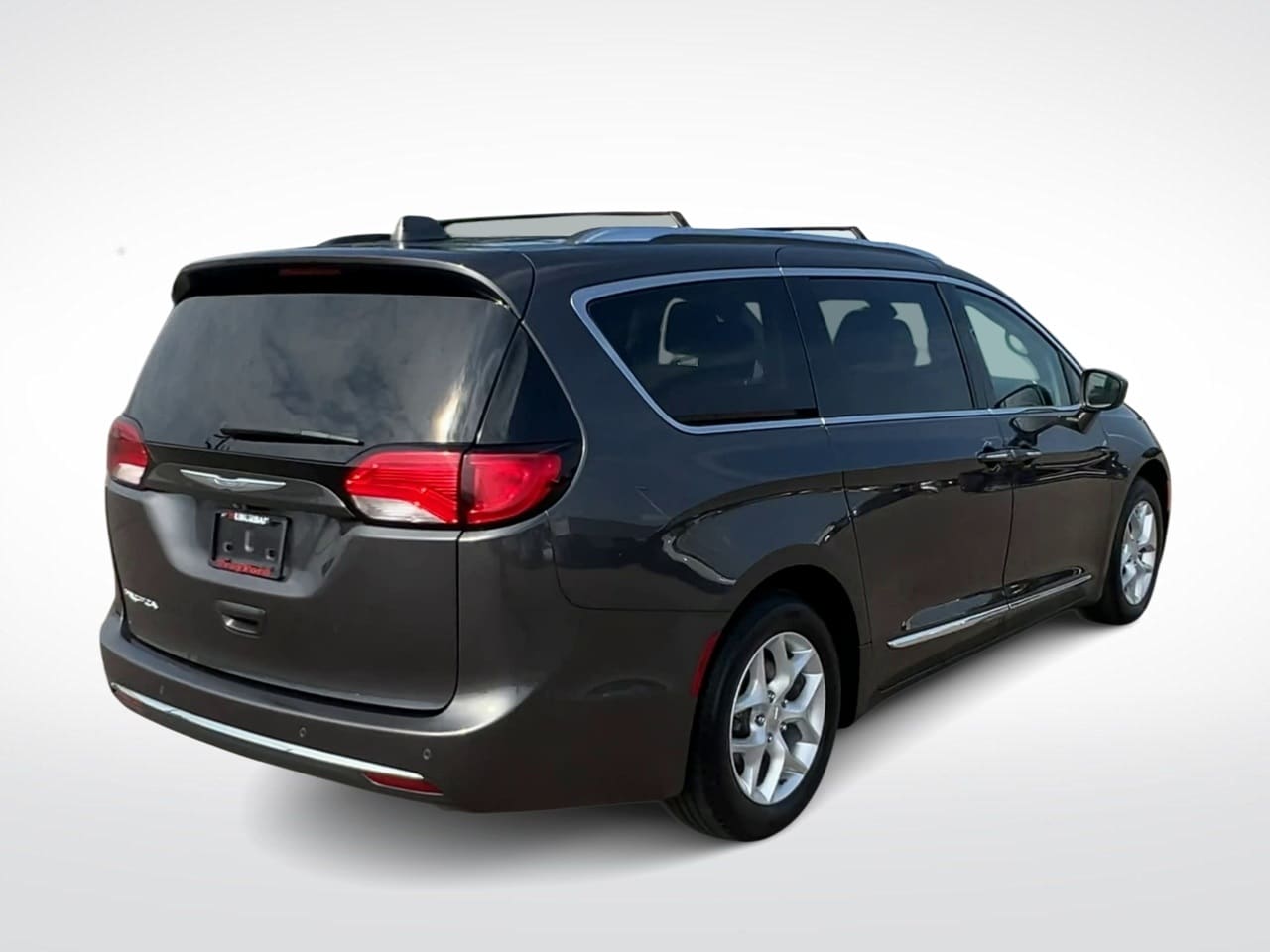 Thumbnail: 2018 Chrysler Pacifica - 8