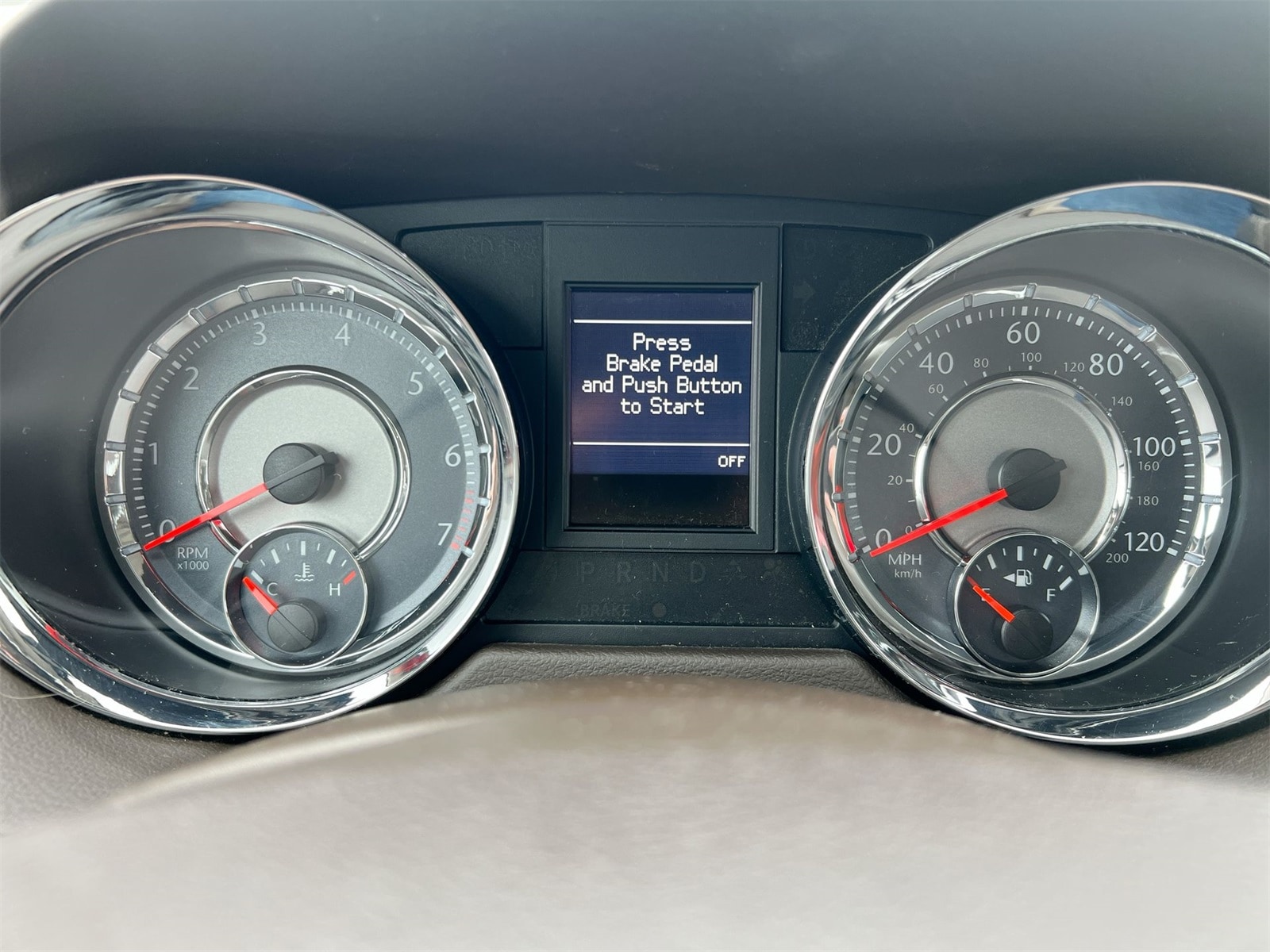 Thumbnail: 2013 Chrysler Town & Country - 32