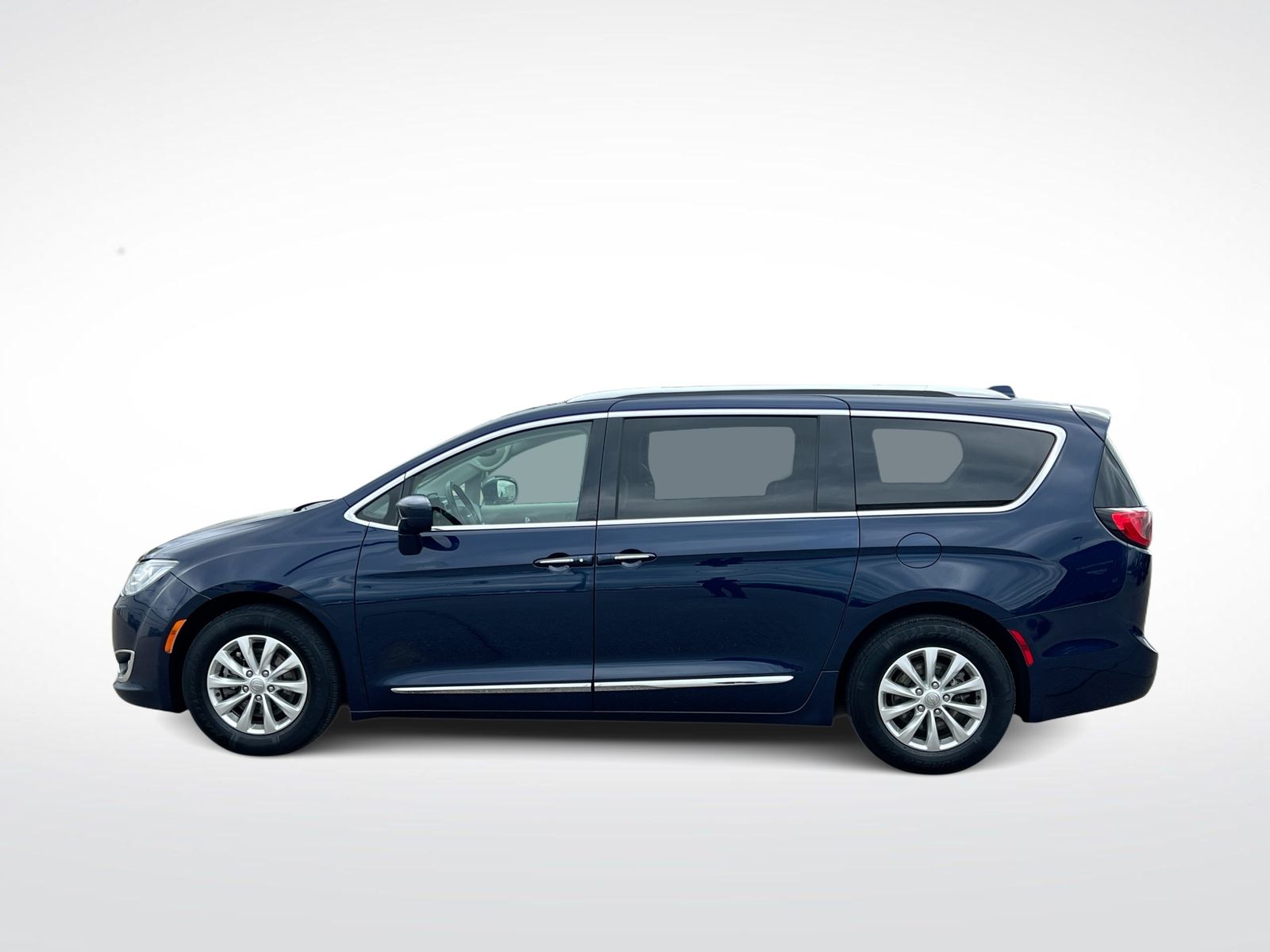 Thumbnail: 2018 Chrysler Pacifica - 4