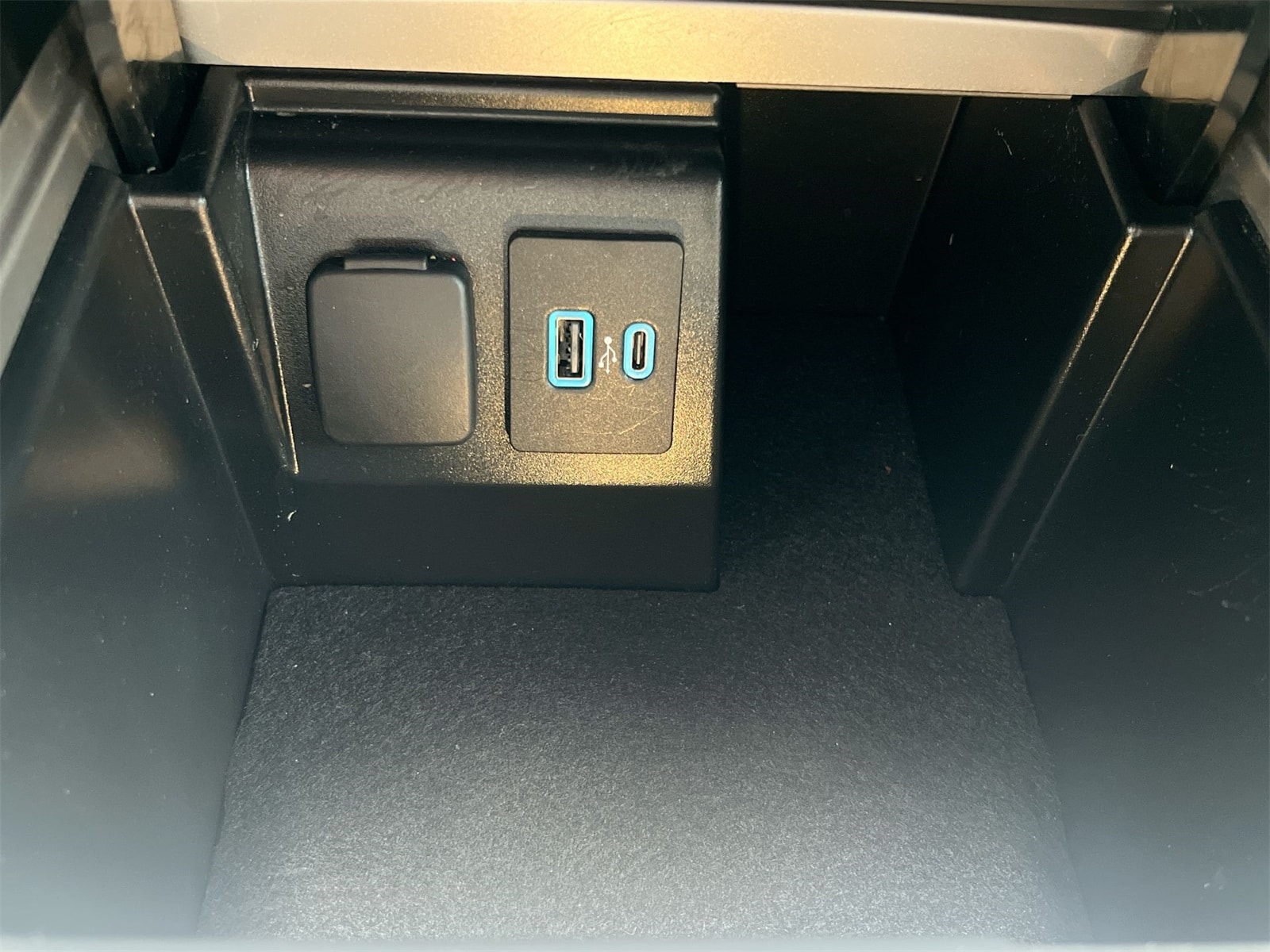 Thumbnail: 2023 Ford Explorer - 31