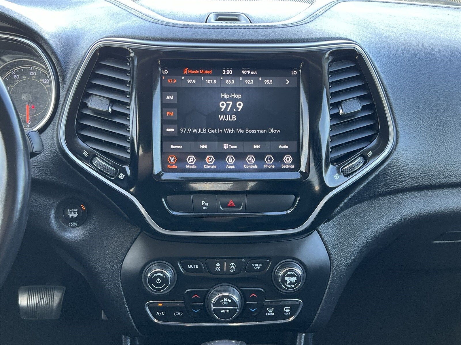 Thumbnail: 2019 Jeep Cherokee - 28