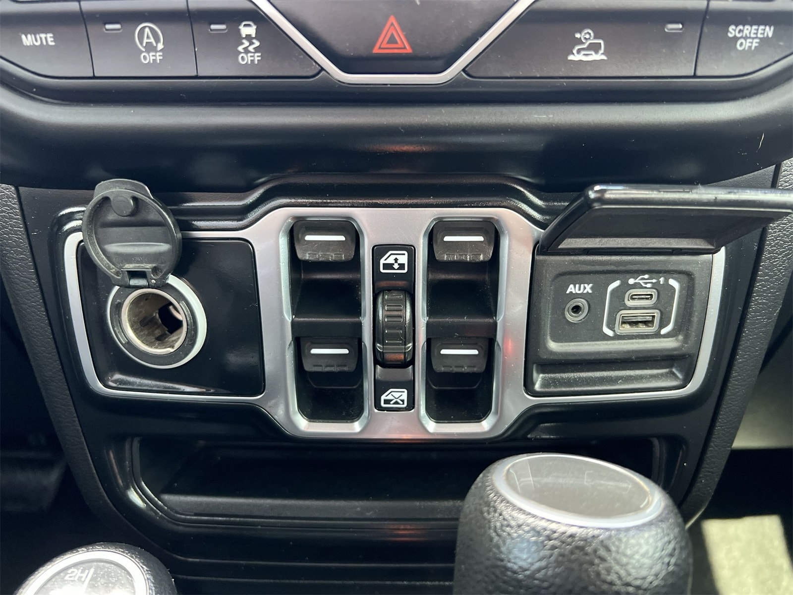 Thumbnail: 2020 Jeep Gladiator - 31