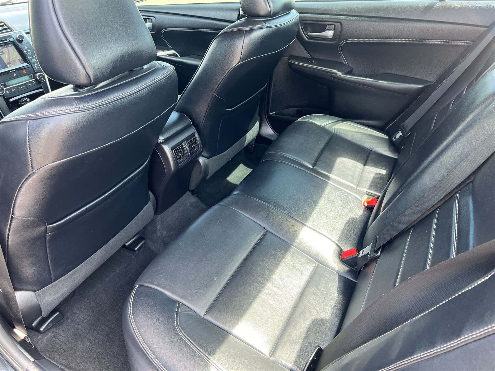 2016 Toyota Camry XLE 19