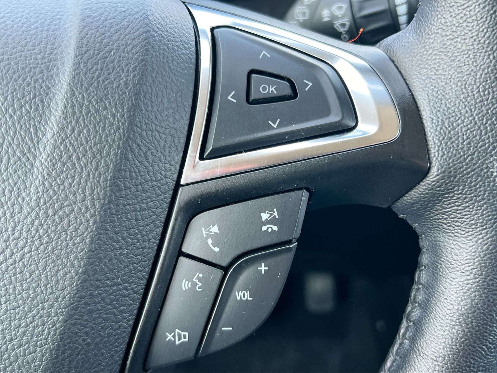 Thumbnail: 2024 Ford Edge - 24