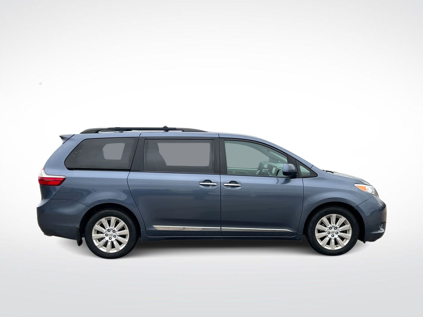 Thumbnail: 2015 Toyota Sienna - 9