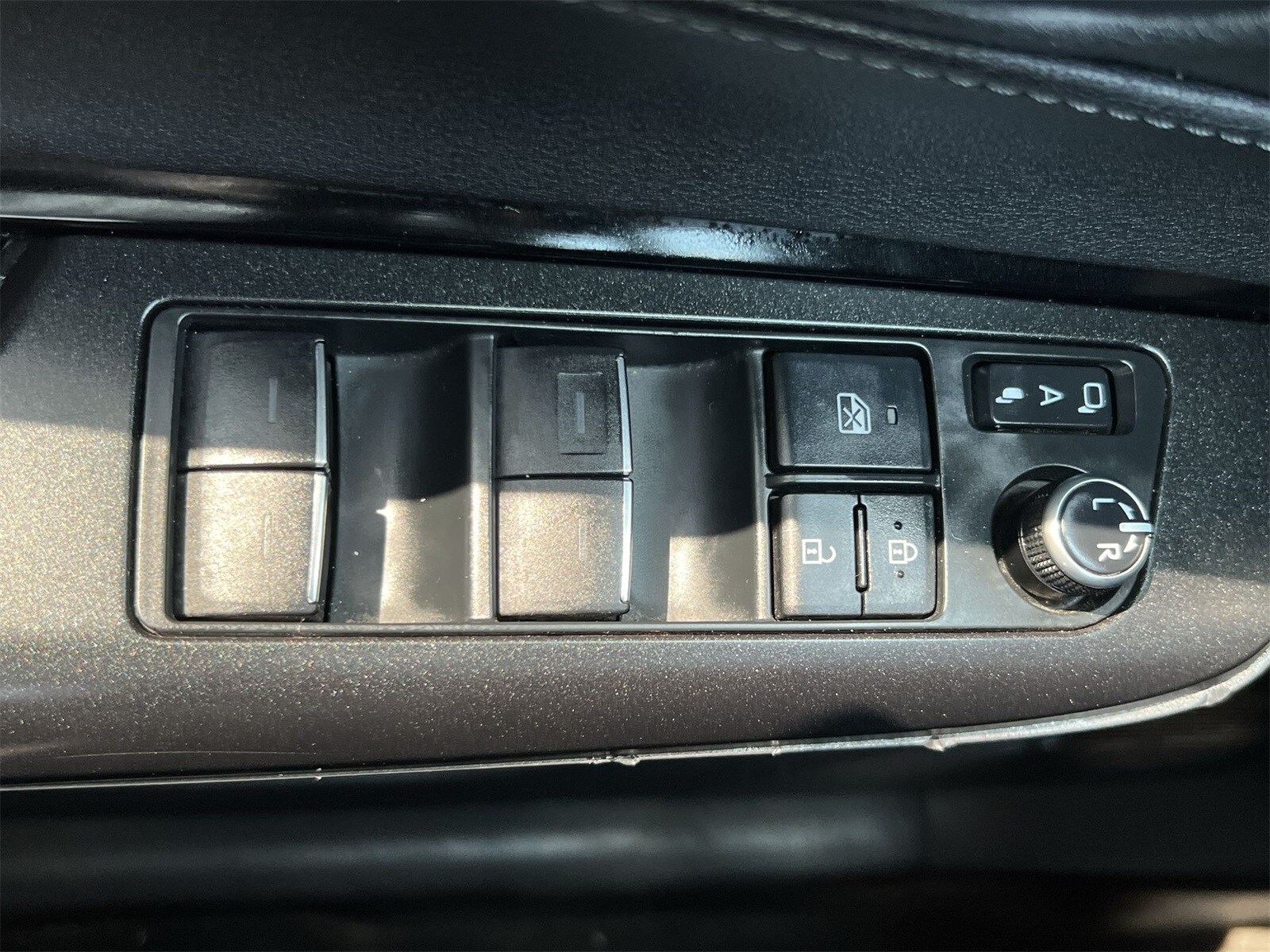 Thumbnail: 2021 Toyota Venza - 18