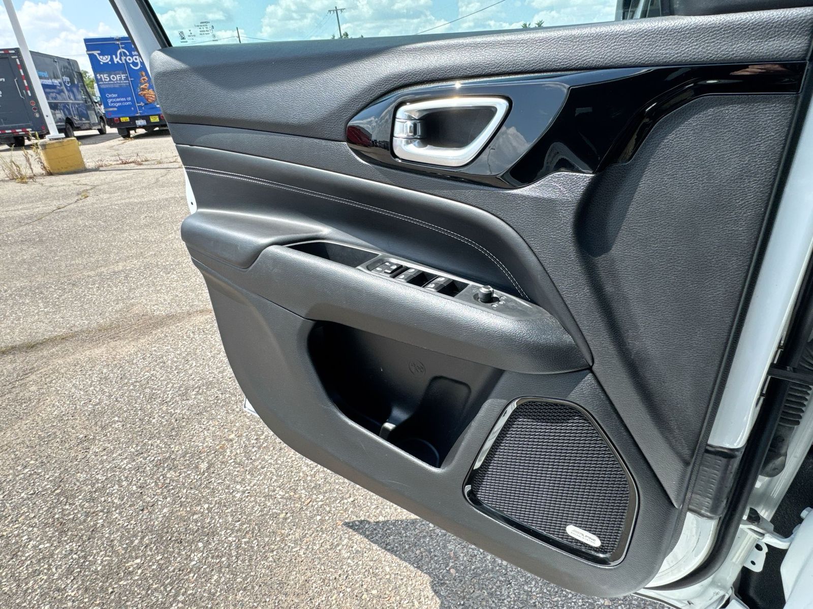 Thumbnail: 2022 Jeep Compass - 29