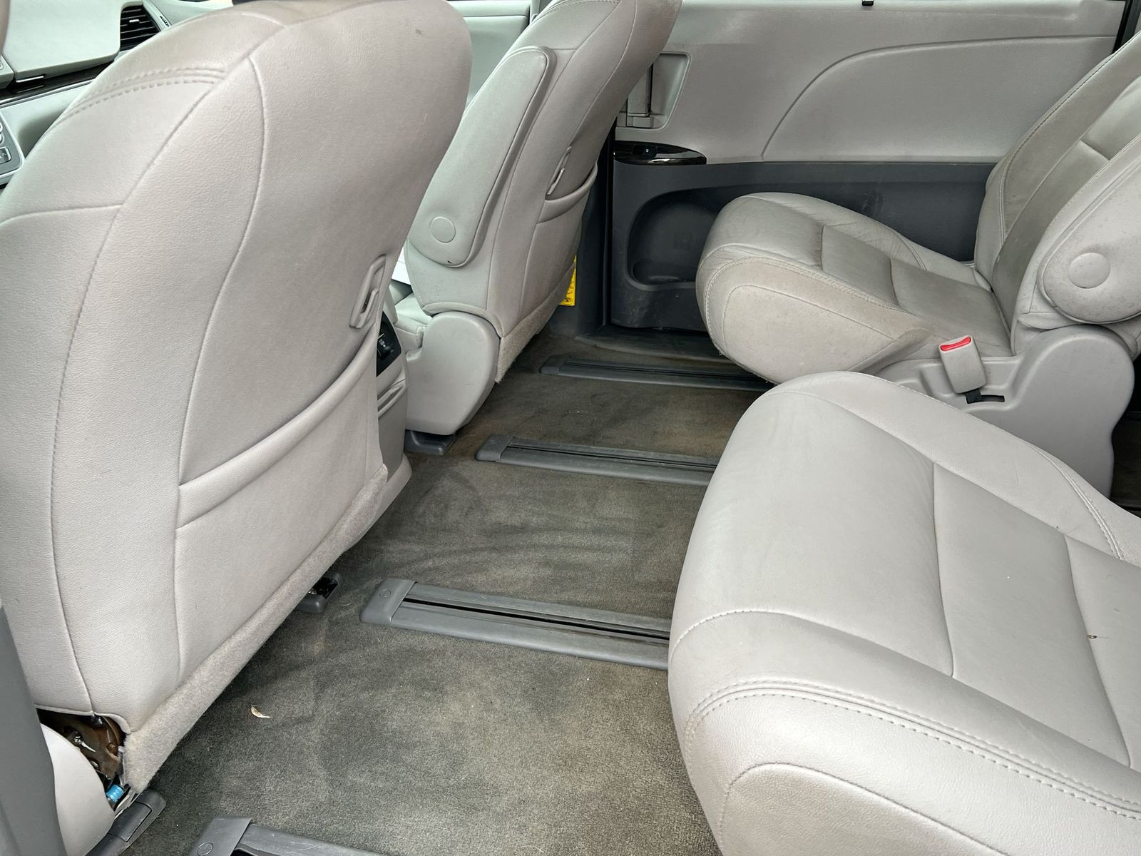 Thumbnail: 2015 Toyota Sienna - 18