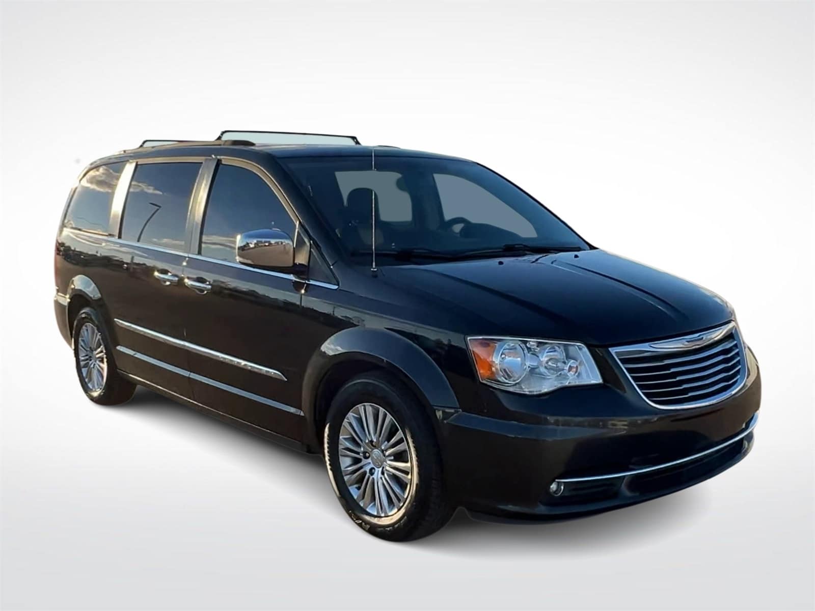 Thumbnail: 2015 Chrysler Town & Country - 2