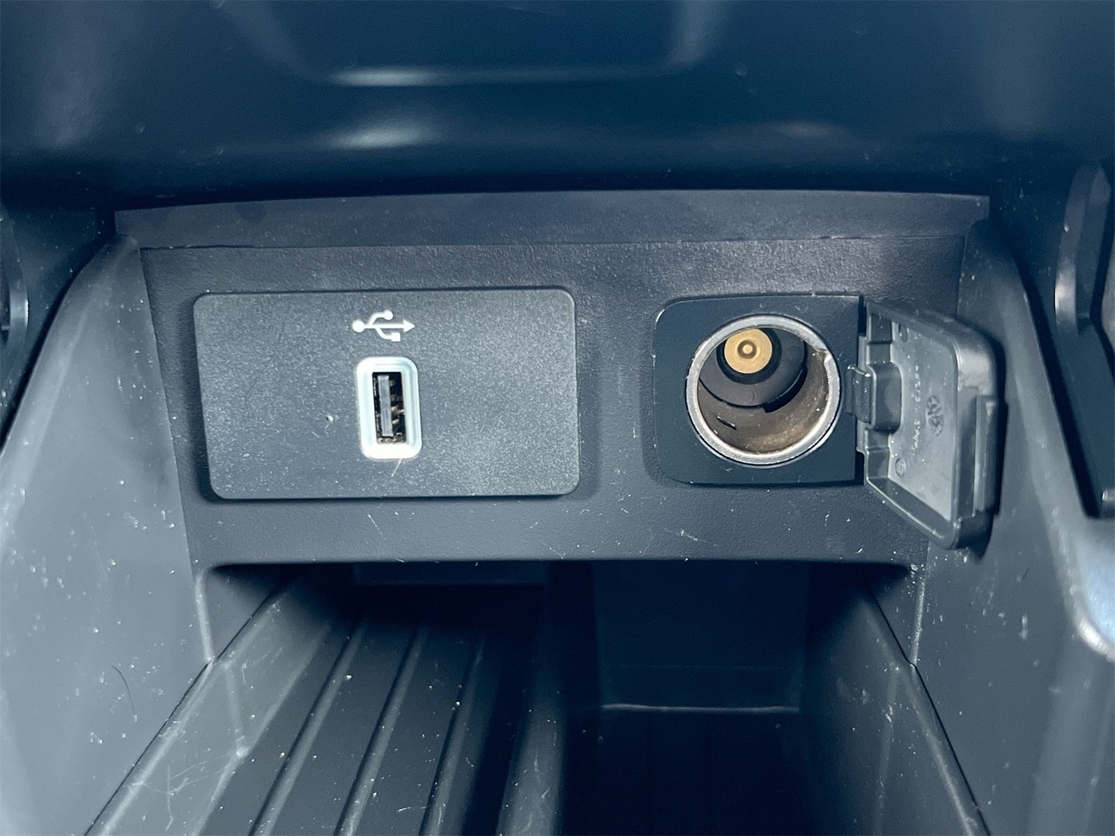 Thumbnail: 2017 Ford Explorer - 31