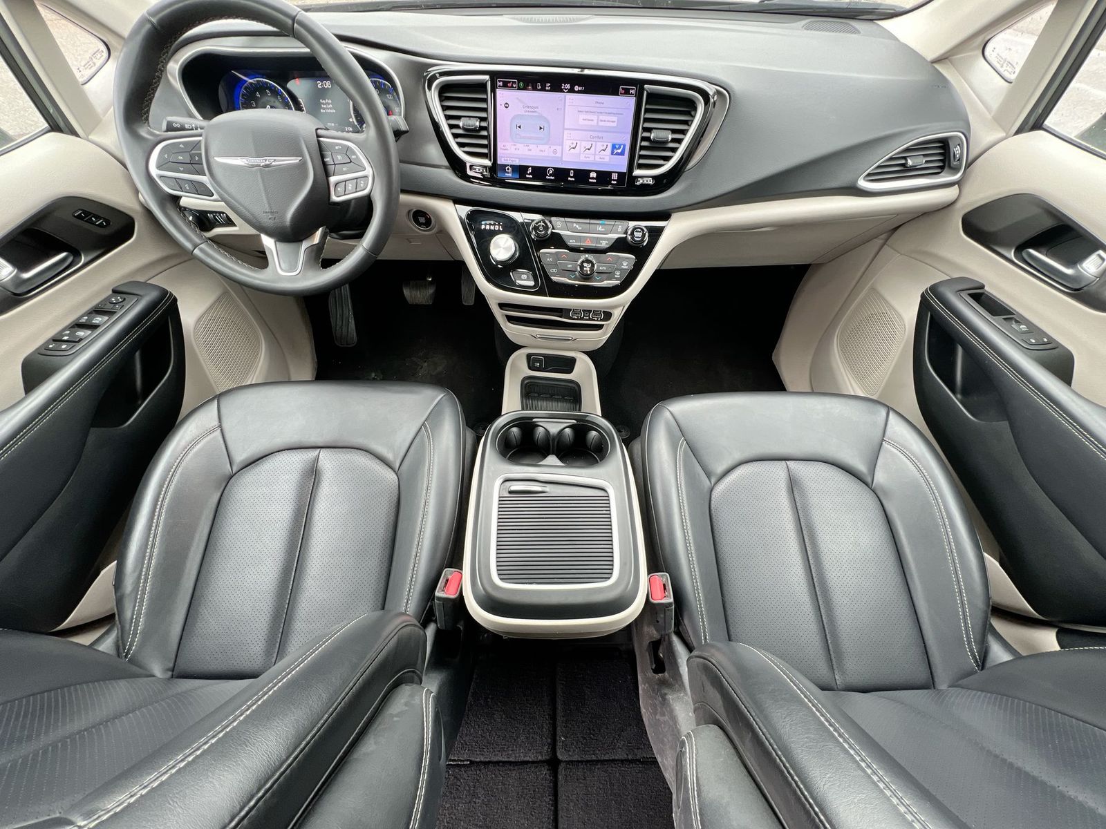 Thumbnail: 2023 Chrysler Pacifica - 15