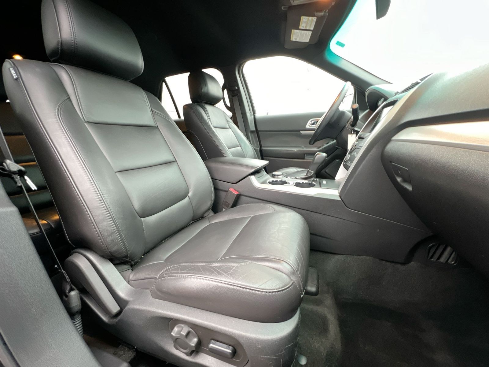 Thumbnail: 2015 Ford Explorer - 21