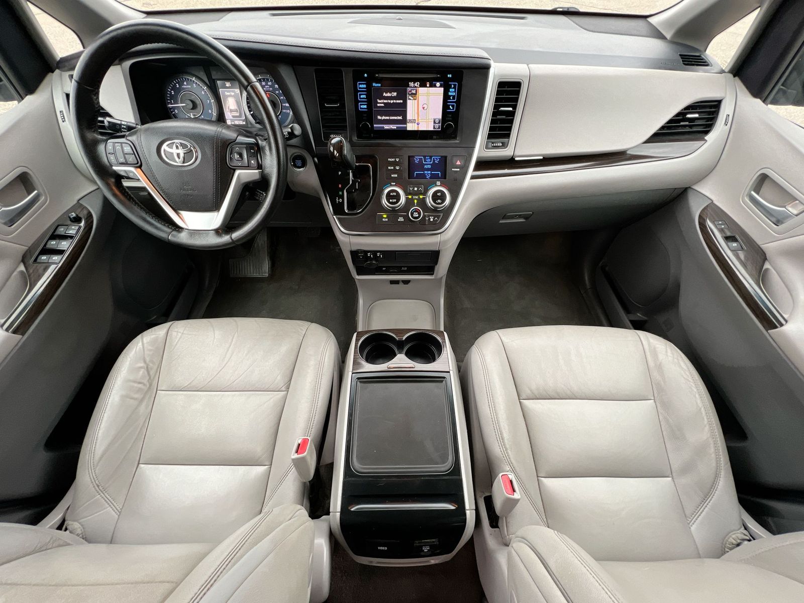 Thumbnail: 2015 Toyota Sienna - 15