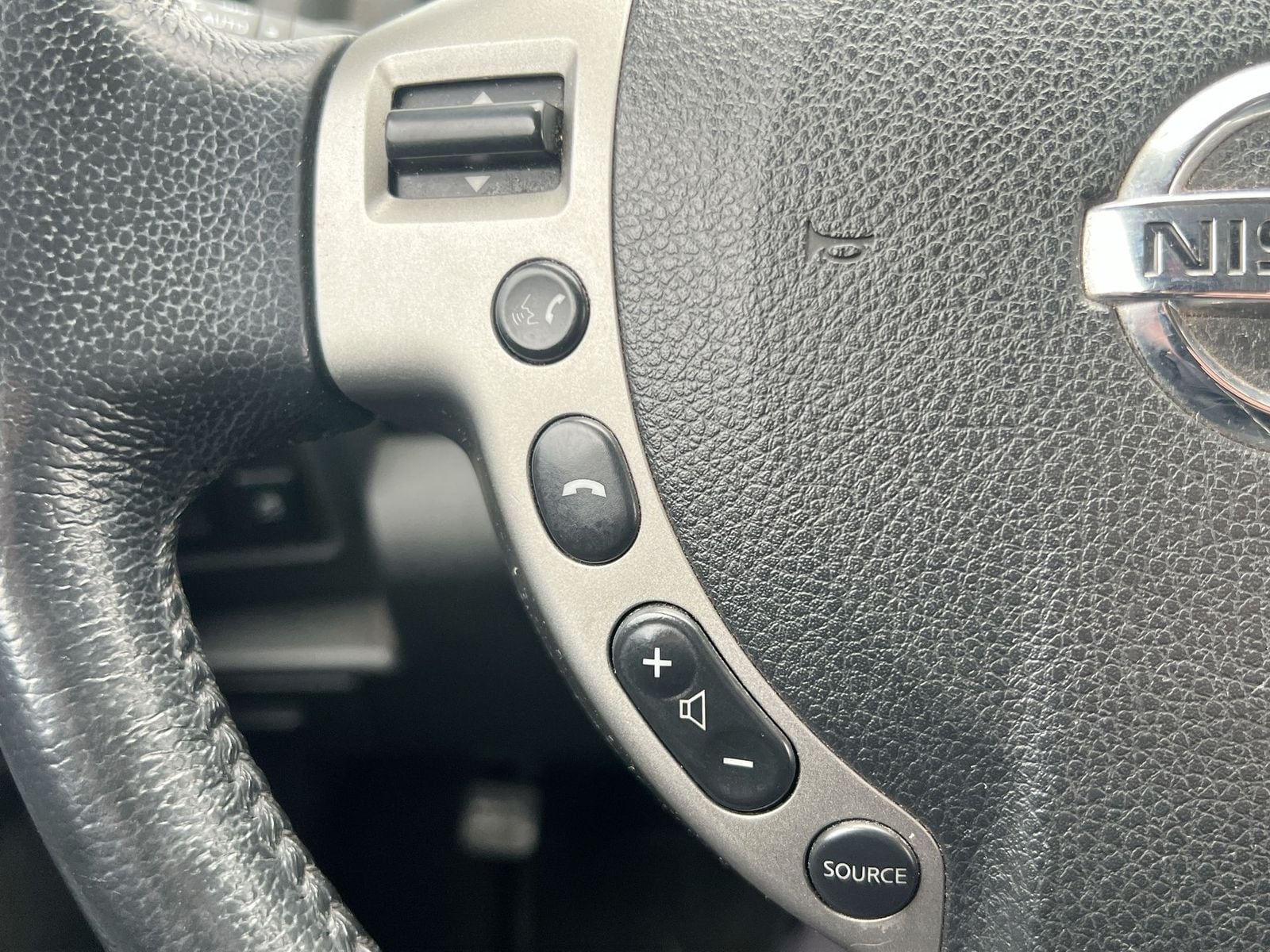 Thumbnail: 2013 Nissan Rogue - 23