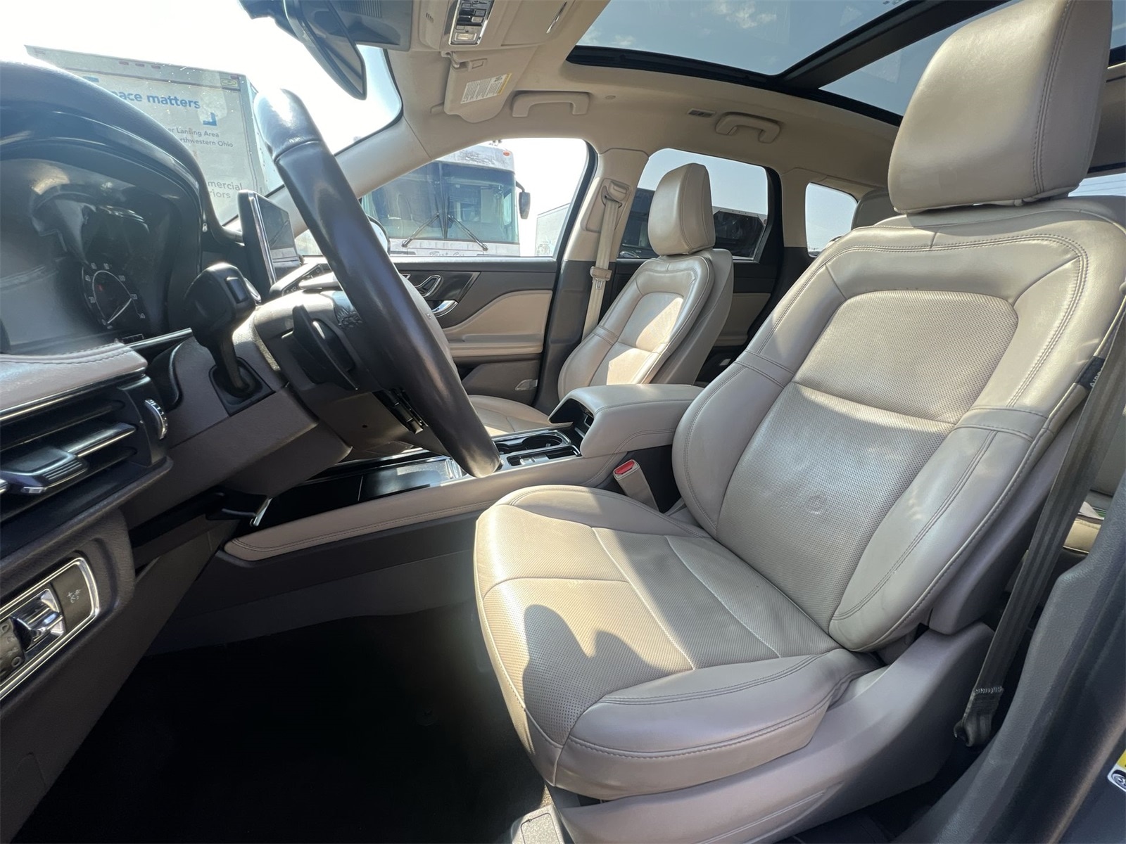 Thumbnail: 2022 Lincoln Corsair - 17