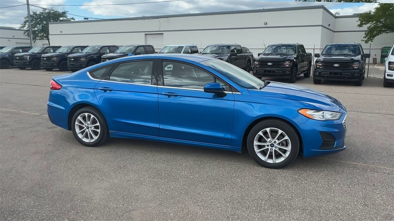 2020 Ford Fusion SE photo 2