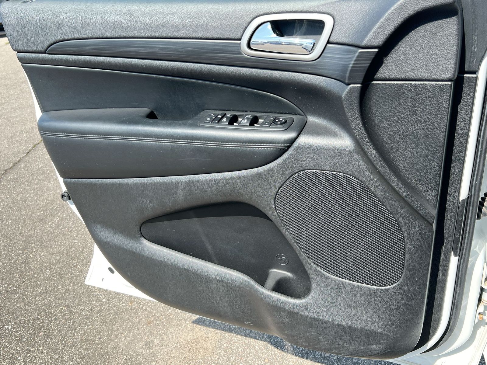 Thumbnail: 2021 Jeep Grand Cherokee - 28