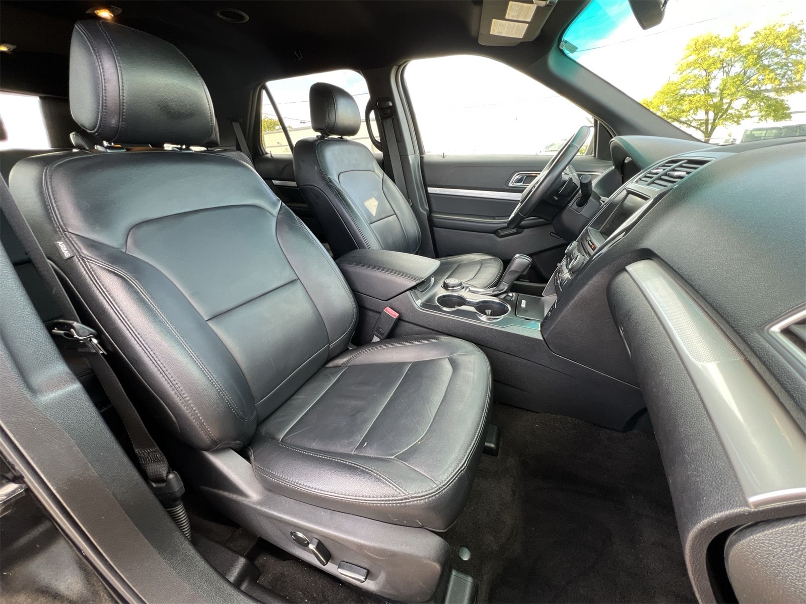 Thumbnail: 2016 Ford Explorer - 21