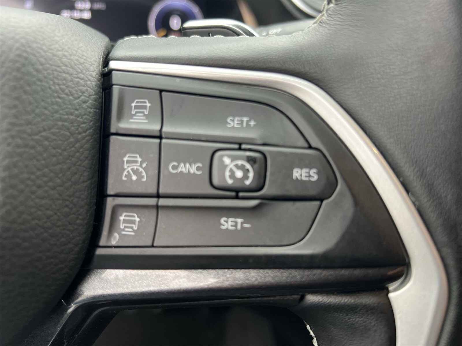 2022 Jeep Grand Cherokee L Laredo 25