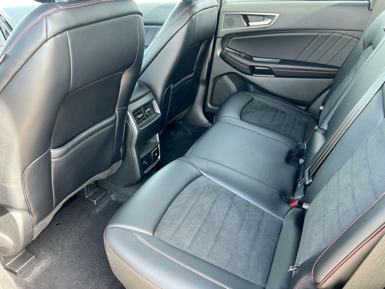 Thumbnail: 2023 Ford Edge - 17