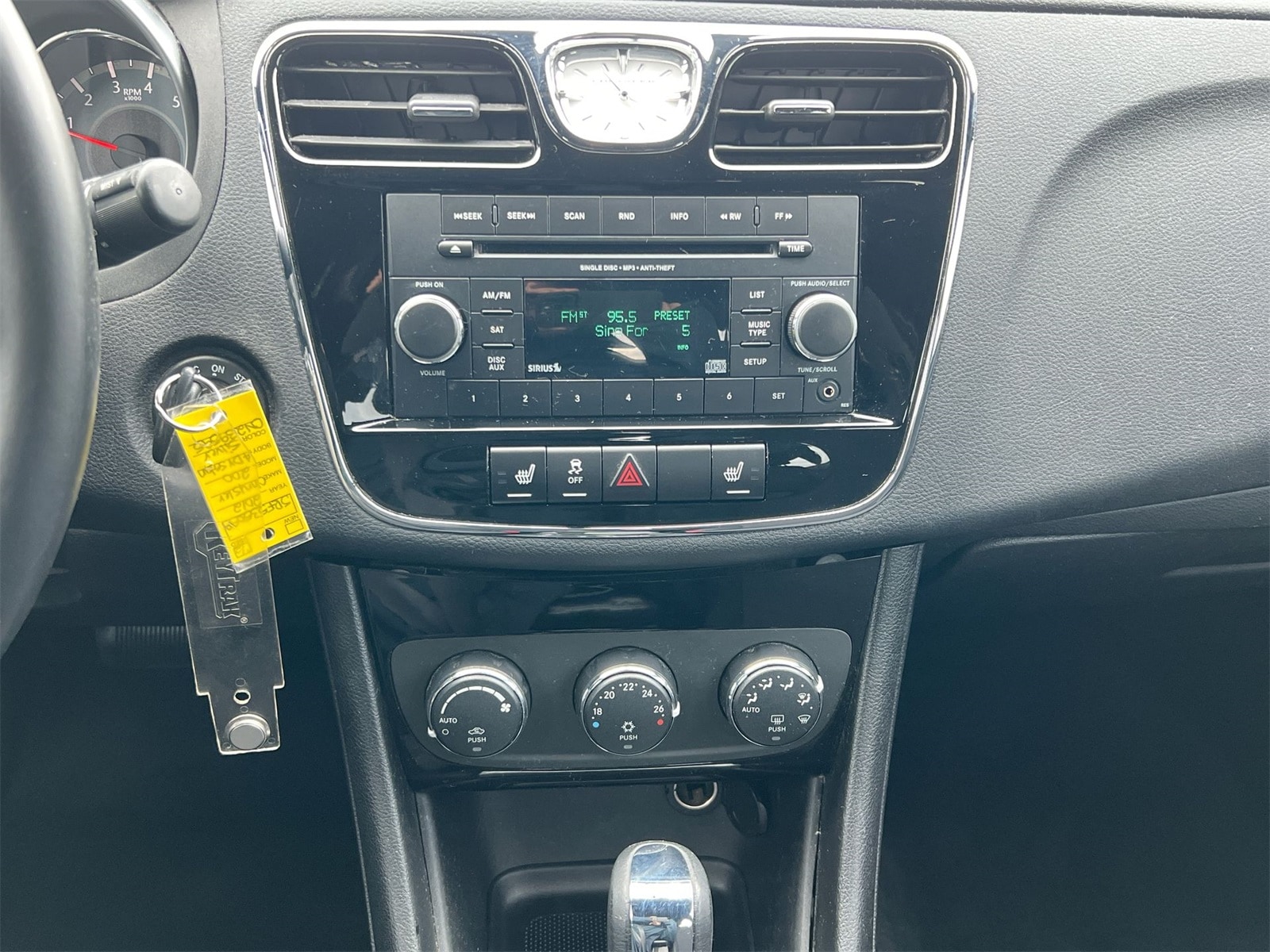 Thumbnail: 2012 Chrysler 200 - 27