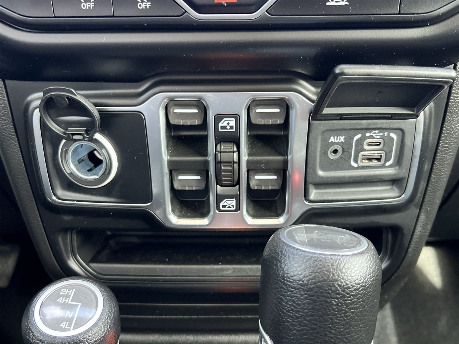 Thumbnail: 2023 Jeep Wrangler - 31