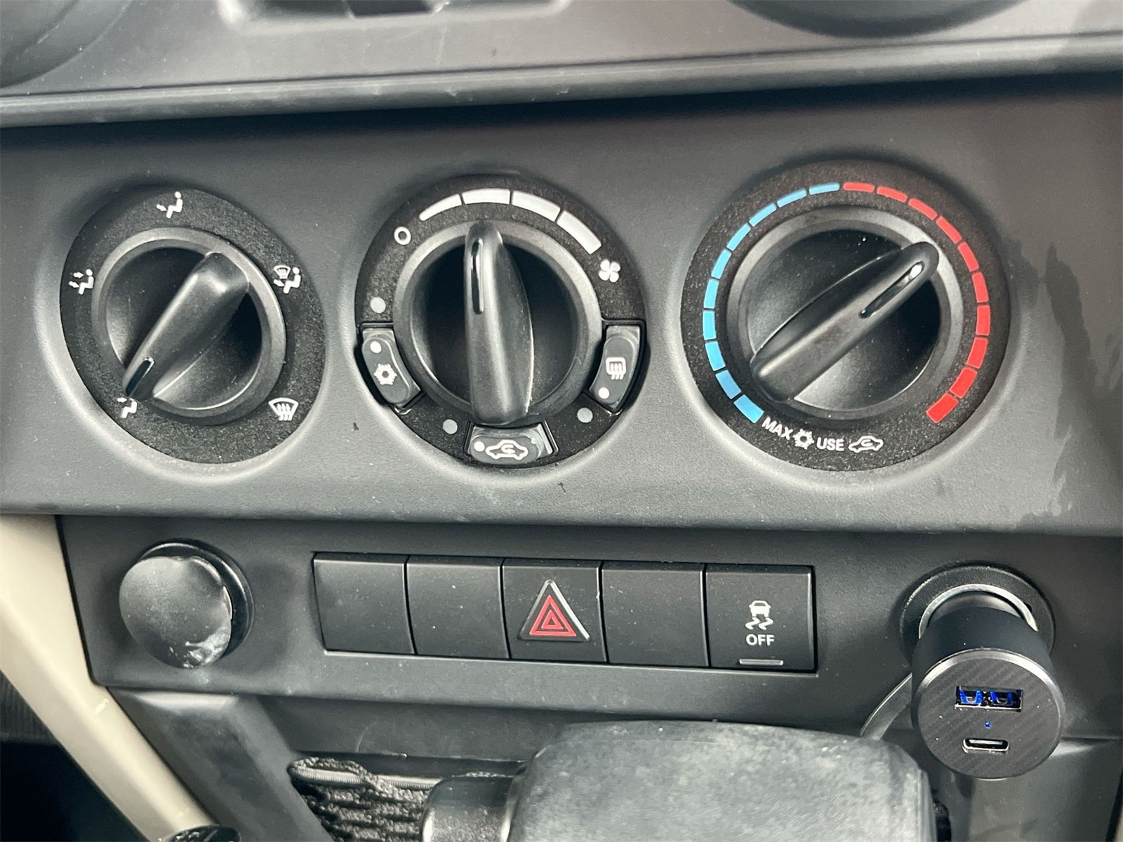 Thumbnail: 2010 Jeep Wrangler - 28