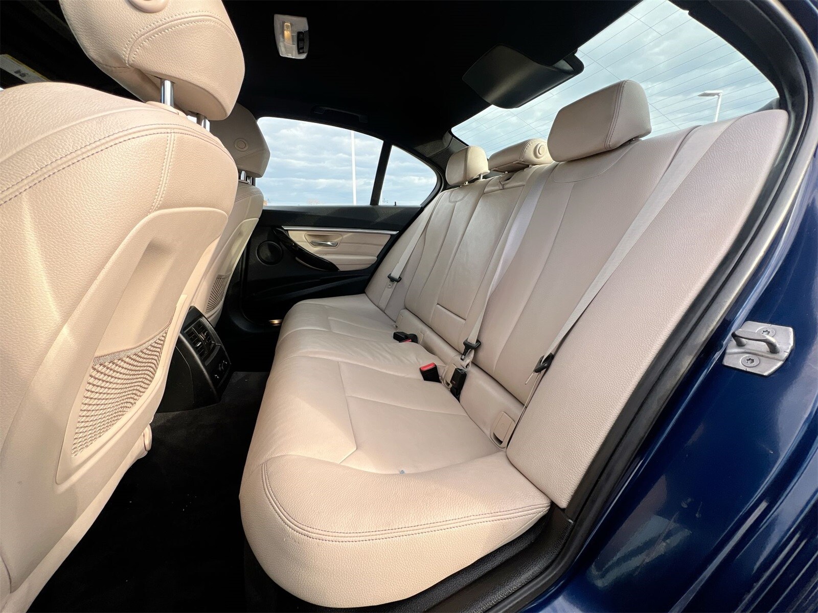 Thumbnail: 2017 BMW 3 Series - 21