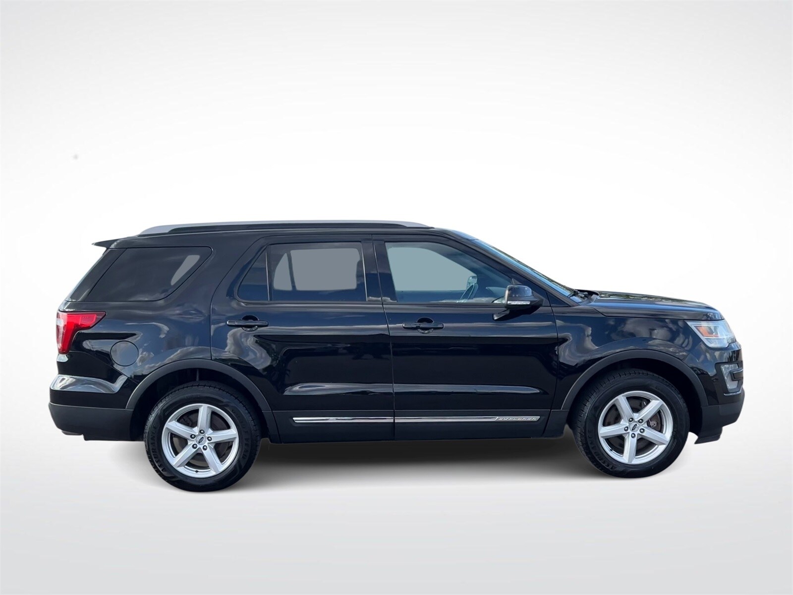 Thumbnail: 2016 Ford Explorer - 9