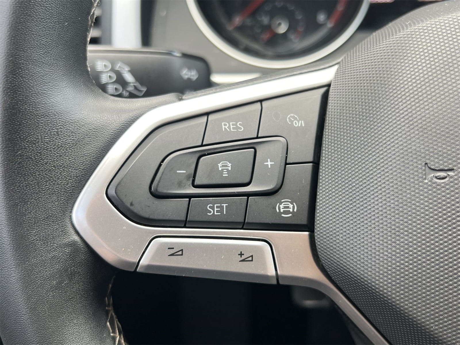 Thumbnail: 2021 Volkswagen Atlas - 24