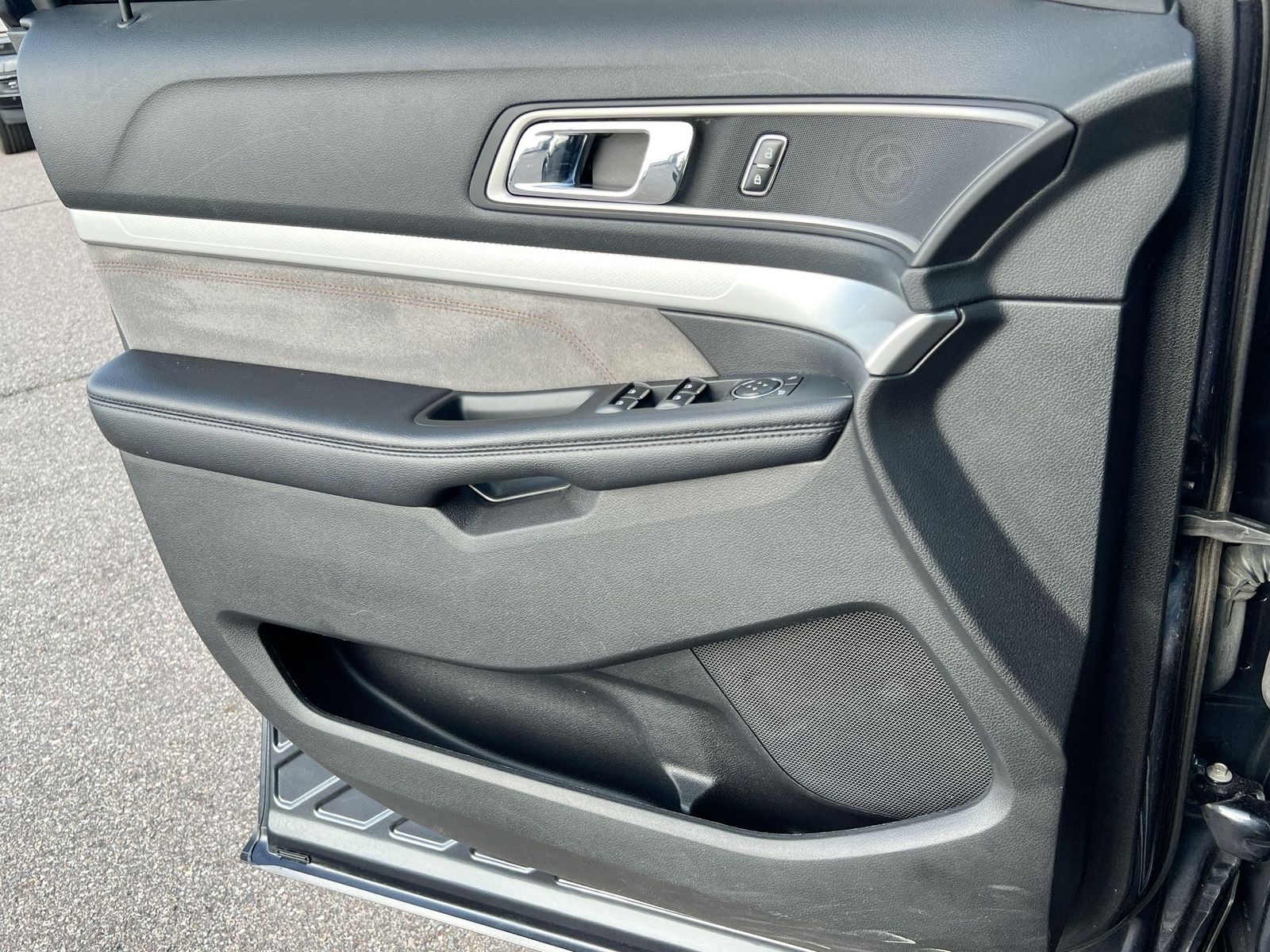 Thumbnail: 2017 Ford Explorer - 29