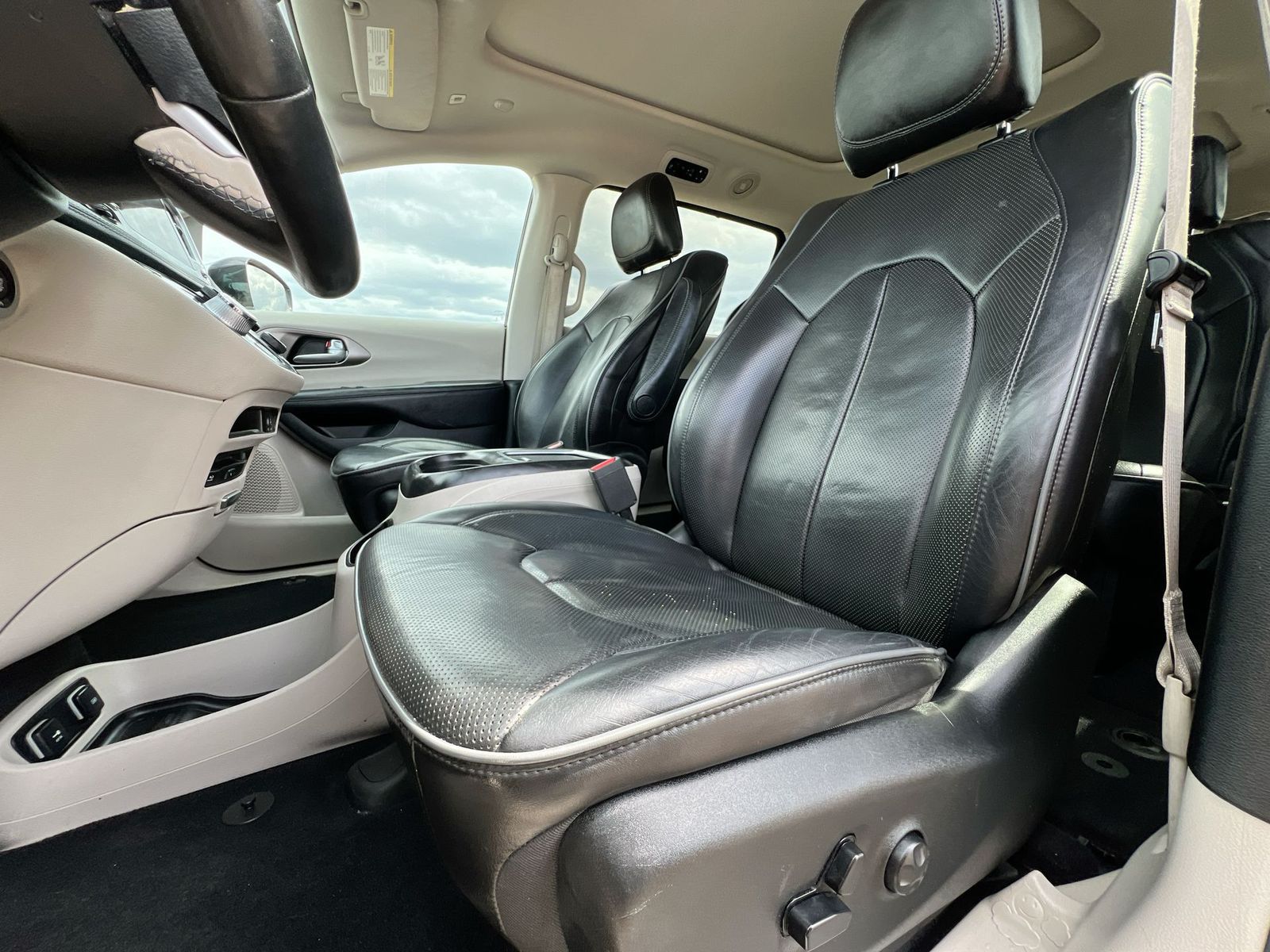 Thumbnail: 2019 Chrysler Pacifica - 16