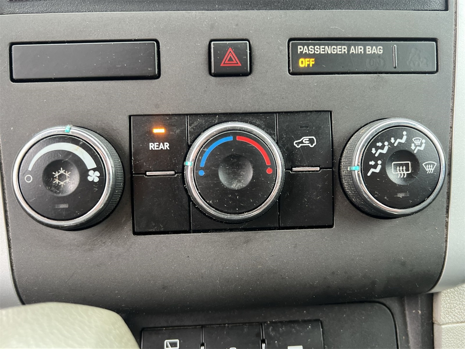 Thumbnail: 2011 Chevrolet Traverse - 27